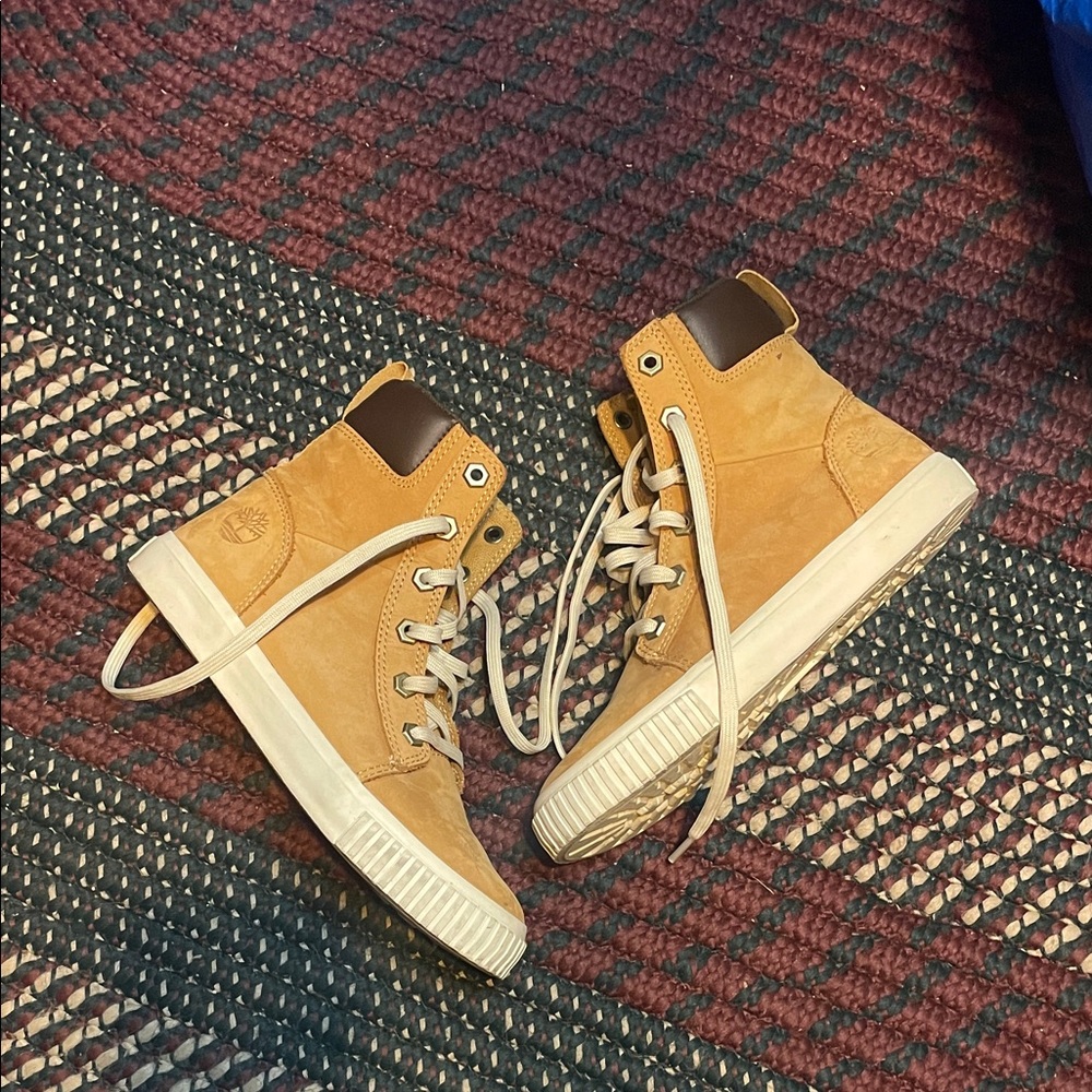 Timberland Woman’s Skyla Tan Boots Size 6